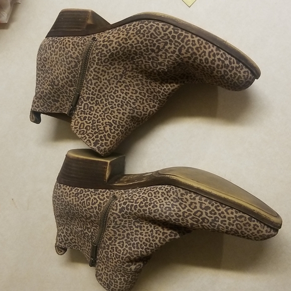 Lucky Brand Leopard print Suede Booties size 11 W - Picture 2 of 12